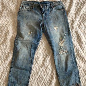 Levi’s 501 . Ripped. Size 29